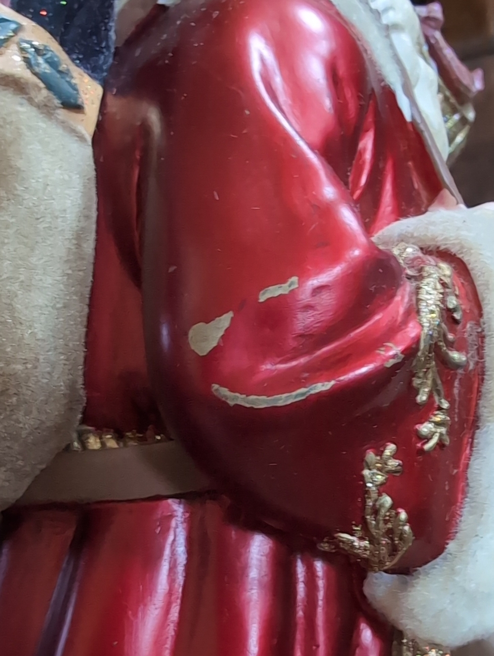 Elegant Santa Claus Candle Holders - Red and Gold - Picture 14 of 14